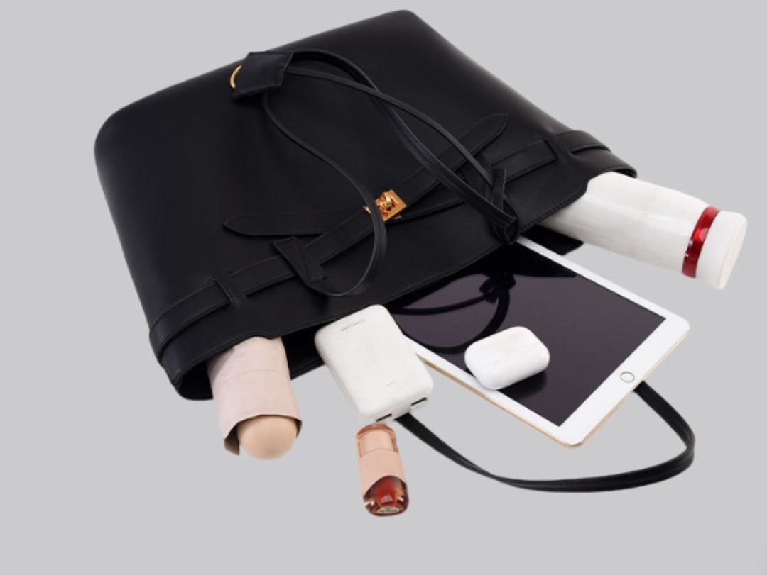 https://pub-0163500fb5fb40a68e00f65d140ad0cc.r2.dev/ec-products/20261018-mom/1019422373645/mom_inside_bandcut_c20ac5d597.jpg