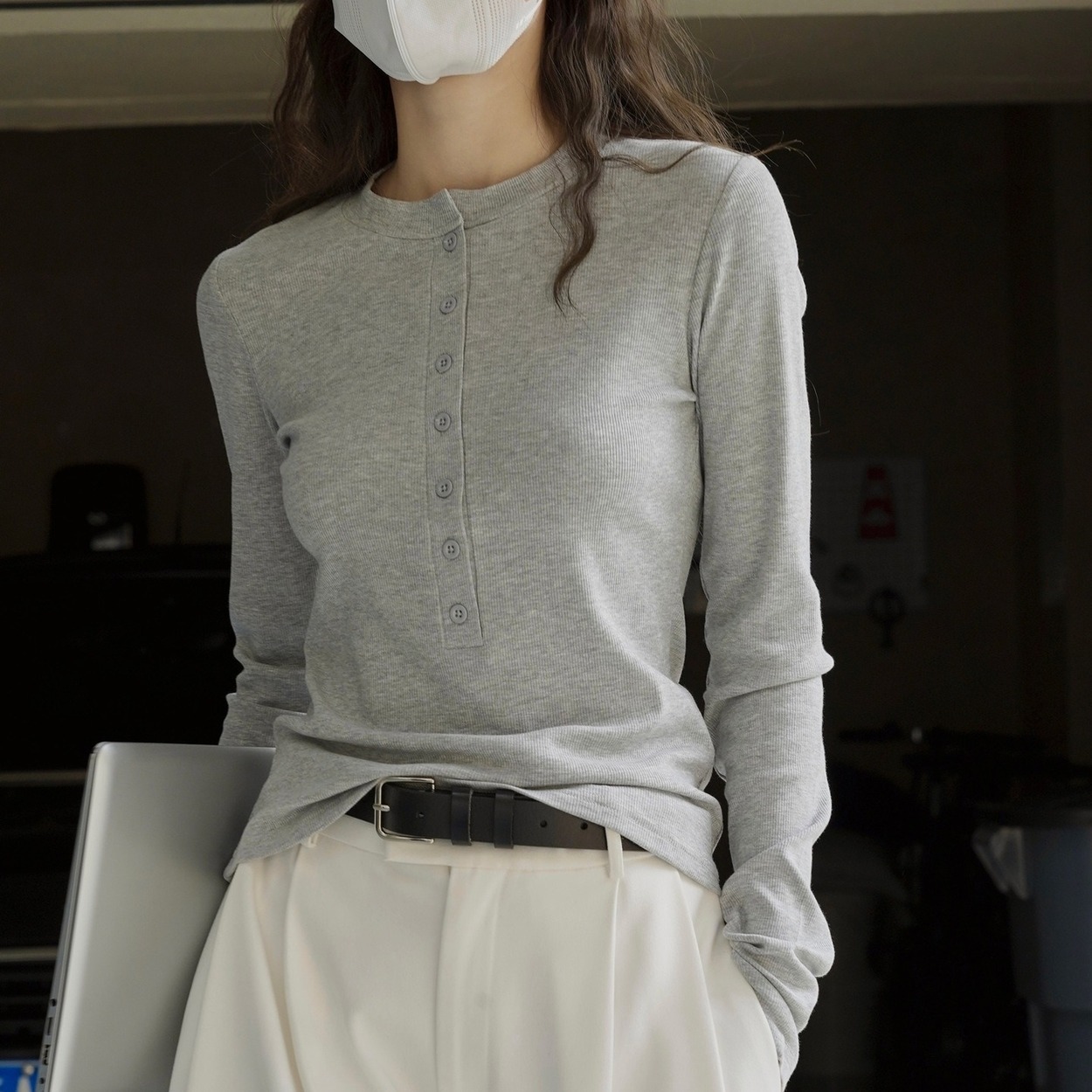 骨格ストレートフロントボタン長袖Tシャツ