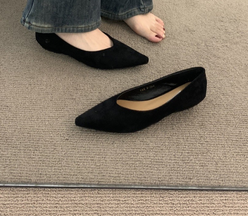 https://pub-0163500fb5fb40a68e00f65d140ad0cc.r2.dev/ec-products/20261018-mom/907108093391/black_worn_crop_e920eaef2f.jpg