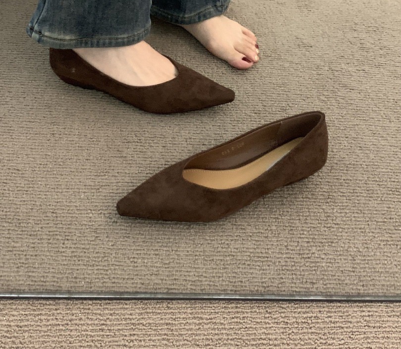 https://pub-0163500fb5fb40a68e00f65d140ad0cc.r2.dev/ec-products/20261018-mom/907108093391/brown_worn_crop_d6a45e9971.jpg