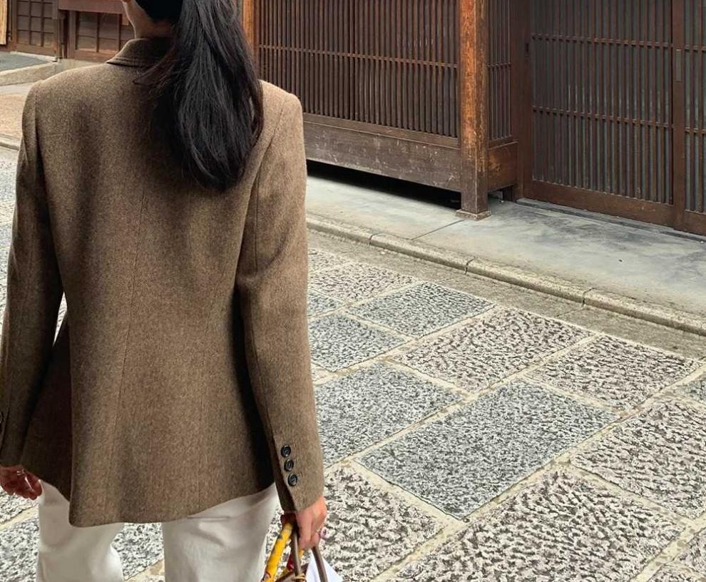 https://pub-0163500fb5fb40a68e00f65d140ad0cc.r2.dev/ec-products/20261018-mom/973617801535/det008_brown_back_below_clip_cca3a1762d.jpg