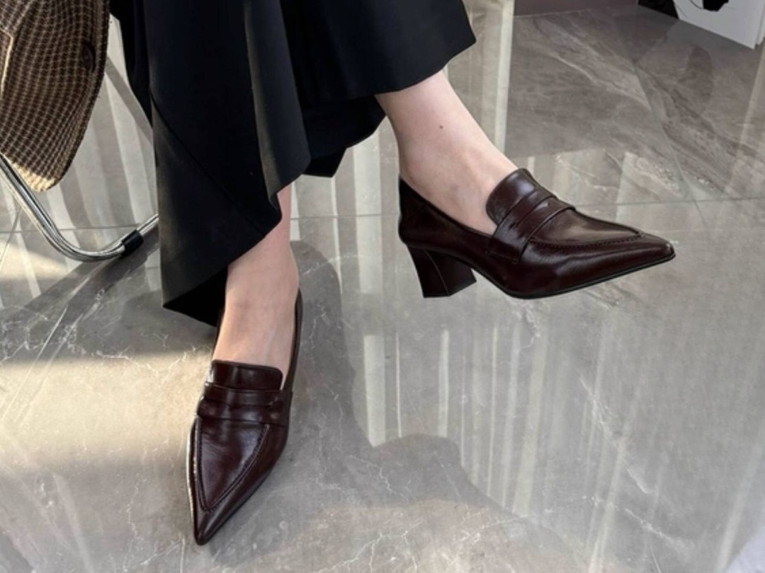 https://pub-0163500fb5fb40a68e00f65d140ad0cc.r2.dev/ec-products/20261018-mom/984876614831/brown_worn_crop_69d77b6f06.jpg